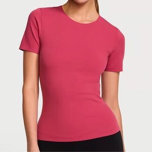 NWT VICTORIA'S SECRET VS Elevate Tee in Size XS